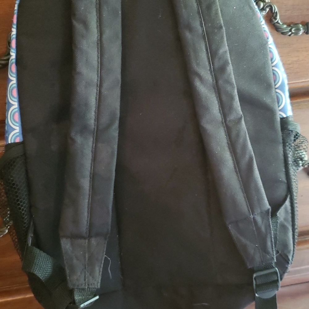 A backpack - Picture 3 of 4
